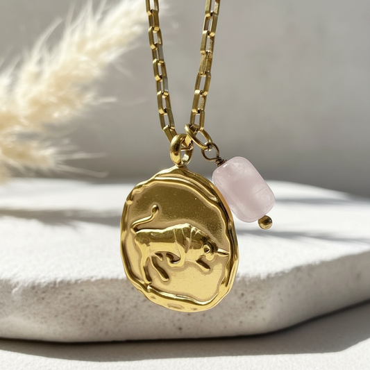 Sternzeichenkette Stier mit Rosenquarz – 18K vergoldeter Edelstahl